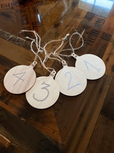 Laden Sie das Bild in den Galerie-Viewer, Leuchtender WEIN-Adventskranz